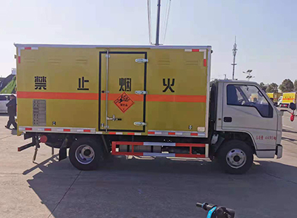 南岳爆破器材运输车工人安全操作规范与智能技术保障